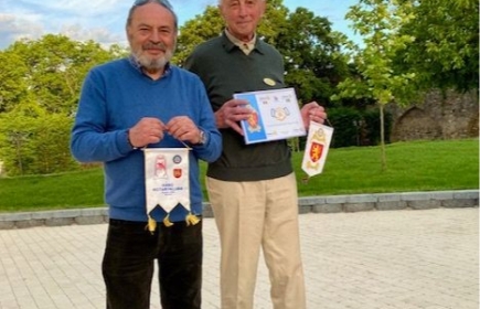 Joachim Tiefense bytte Rotary Håbo standar med Rotarykulbben i Sebes, Transsylvanien, Rumänien i maj 2024